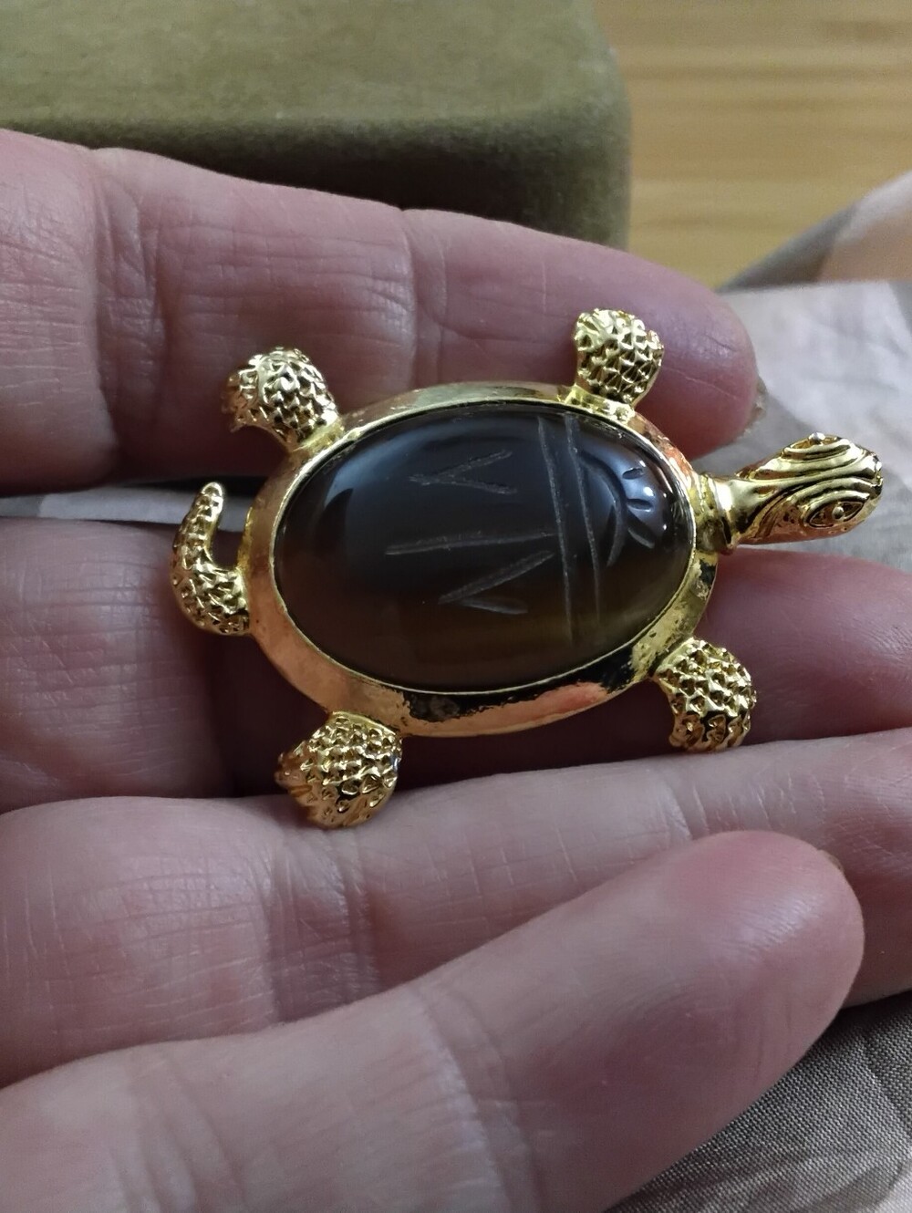 Vintage Scarab Turtle Brooch/ Pendant Gold Tone - Picture 4 of 4